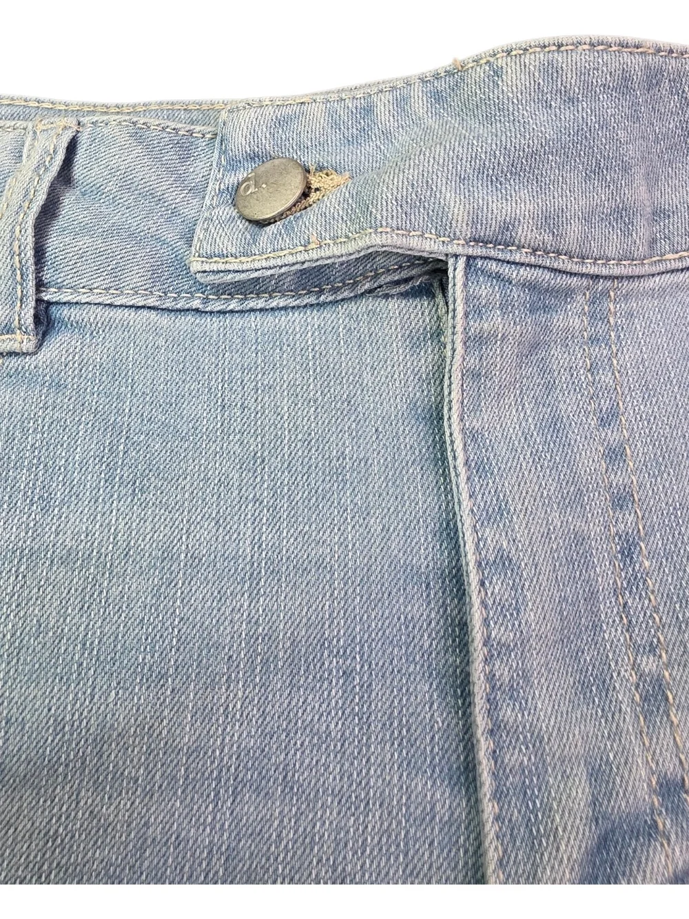 d.jeans Cuffed Denim Shorts Size 8 Light Wash Repreve Eco Friendly Stretch